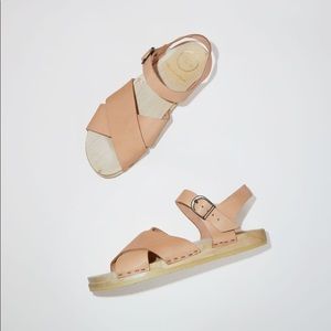 No. 6 Coco cross front sandal on flat base 38
